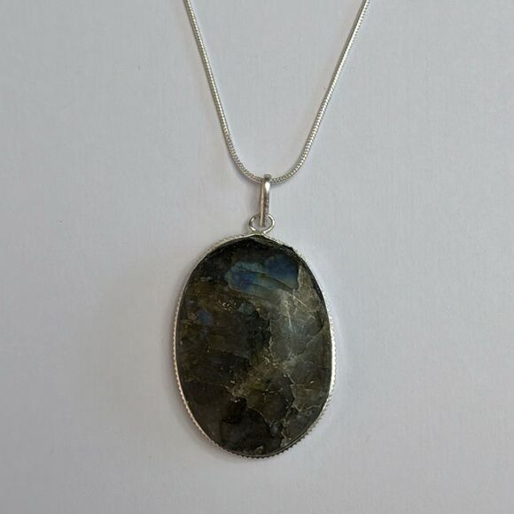 Labradorite Pendant On Sterling Silver 925 17.5” Chain - Picture 1 of 6